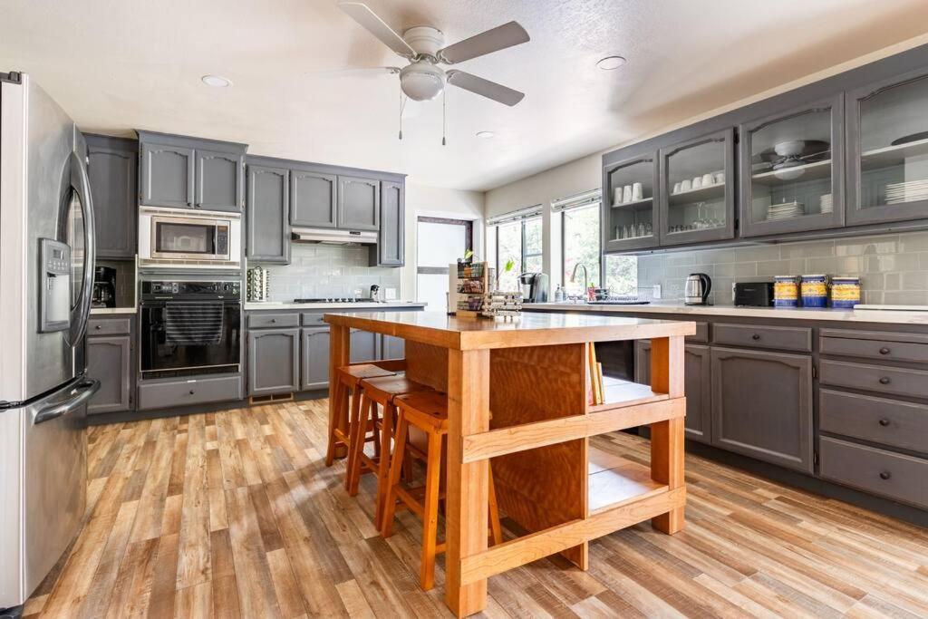 Ponderosa Creekside Retreat