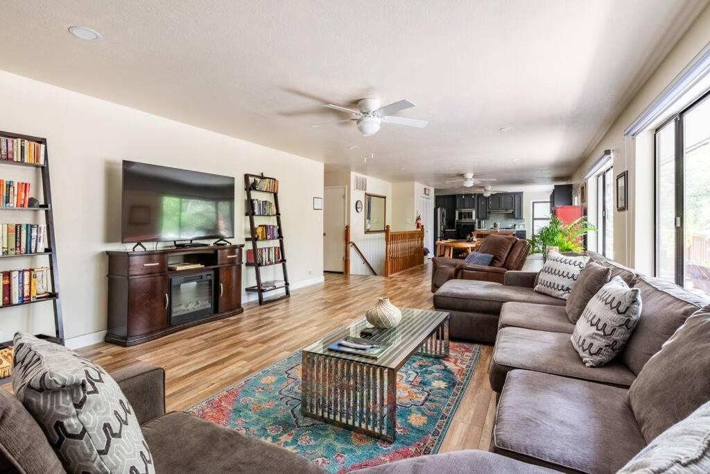 Ponderosa Creekside Retreat