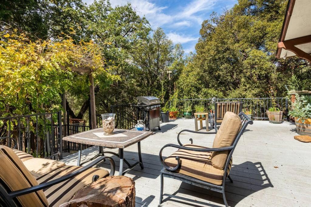 Ponderosa Creekside Retreat *